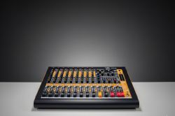 MESA DE SOM VTK PCX-8U